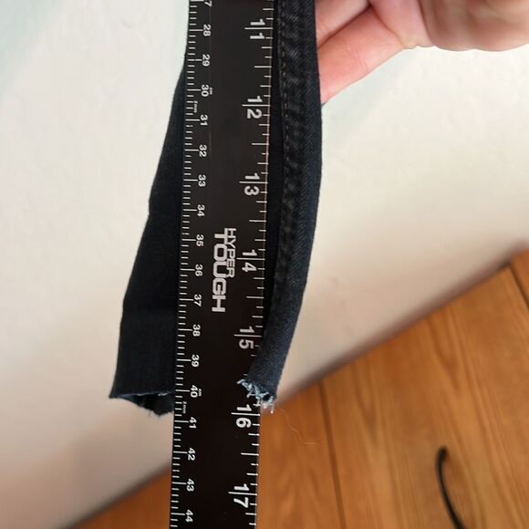 Levi bold curve low rise skinny raw cut hem Bermuda short 11M - Picture 8 of 9